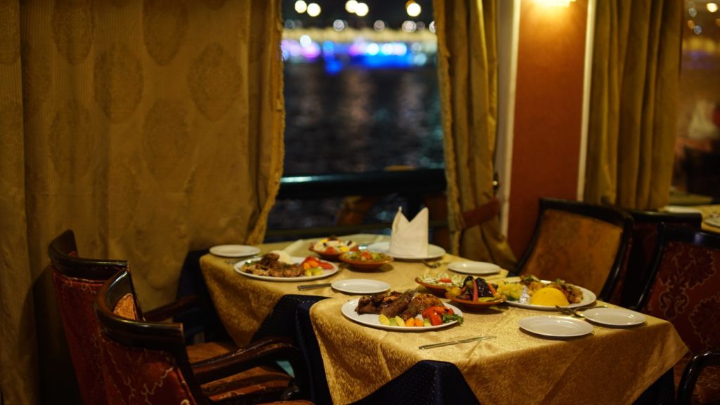nile cruise restaurant cairo